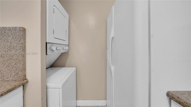 9964 Twin Lakes Dr 35-B, Coral Springs, FL 33071