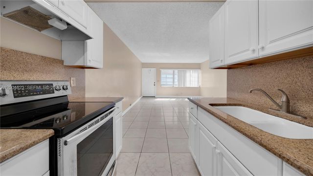 9964 Twin Lakes Dr 35-B, Coral Springs, FL 33071