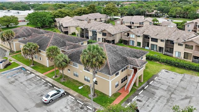 9964 Twin Lakes Dr 35-B, Coral Springs, FL 33071