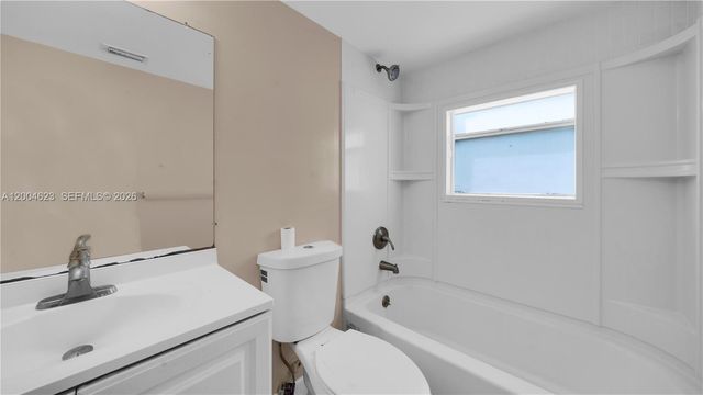 9964 Twin Lakes Dr 35-B, Coral Springs, FL 33071