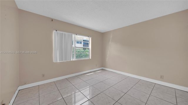 9964 Twin Lakes Dr 35-B, Coral Springs, FL 33071