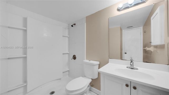 9964 Twin Lakes Dr 35-B, Coral Springs, FL 33071