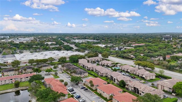 9964 Twin Lakes Dr 35-B, Coral Springs, FL 33071