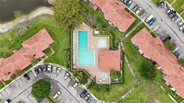 9964 Twin Lakes Dr 35-B, Coral Springs, FL 33071