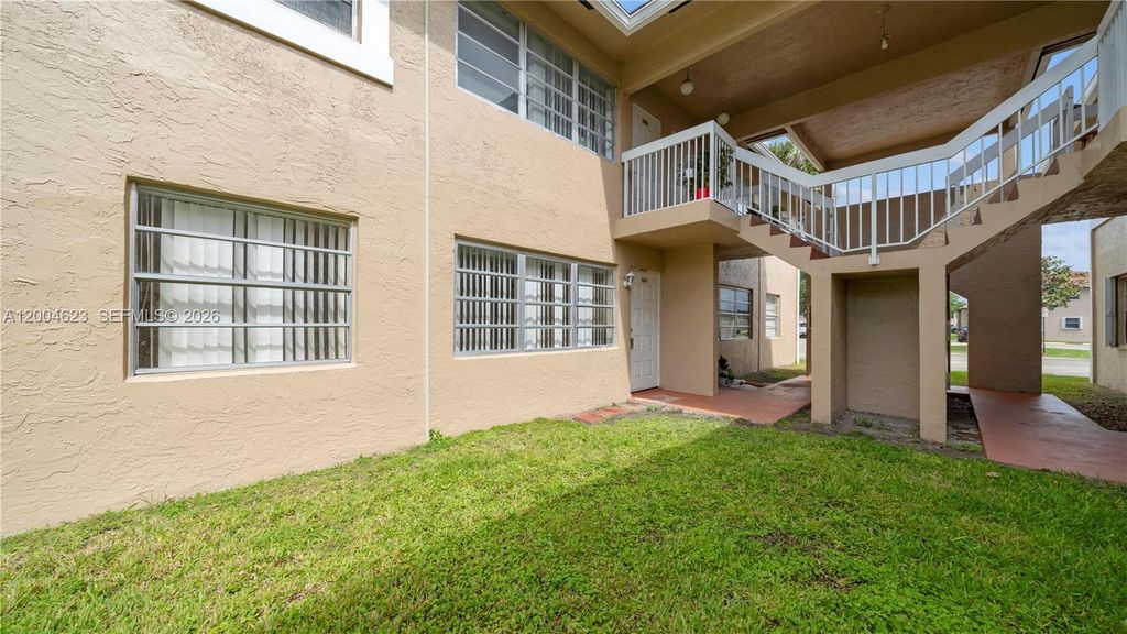 9964 Twin Lakes Dr 35-B, Coral Springs, FL 33071