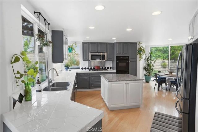 23325 Cuestport Drive, Valencia, CA 91354