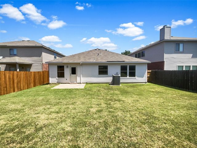 8804 Trailblazer Drive, Cross Roads, TX 76227