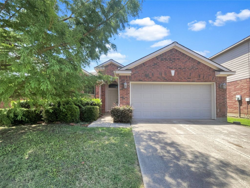 8804 Trailblazer Drive, Cross Roads, TX 76227