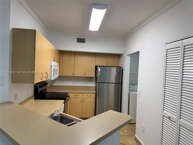 2404 Belmont Ln 2404, North Lauderdale, FL 33068