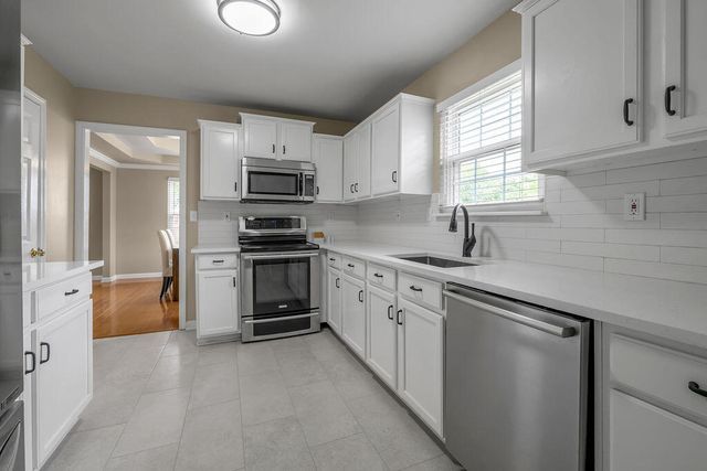 400 Heddington Court, Versailles, KY 40383