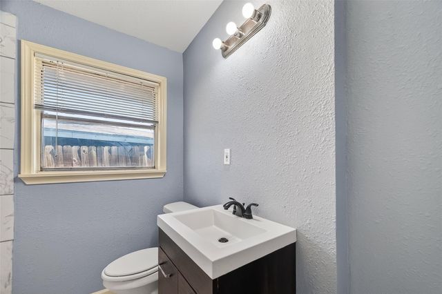 6022 Lyndhurst Drive, Houston, TX 77033