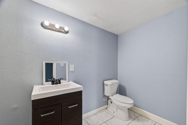 6022 Lyndhurst Drive, Houston, TX 77033