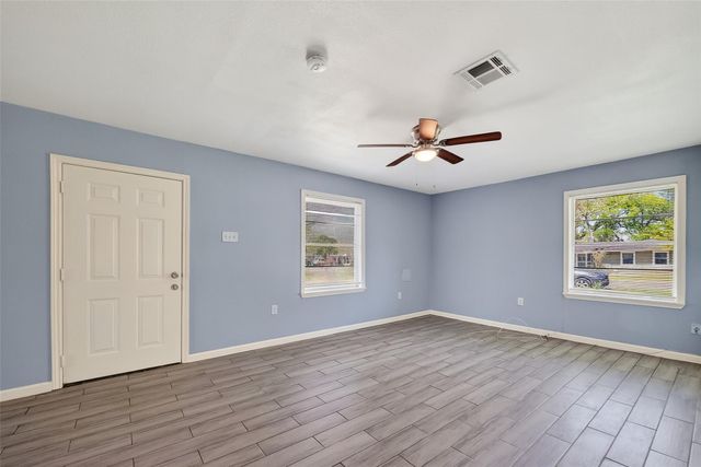 6022 Lyndhurst Drive, Houston, TX 77033
