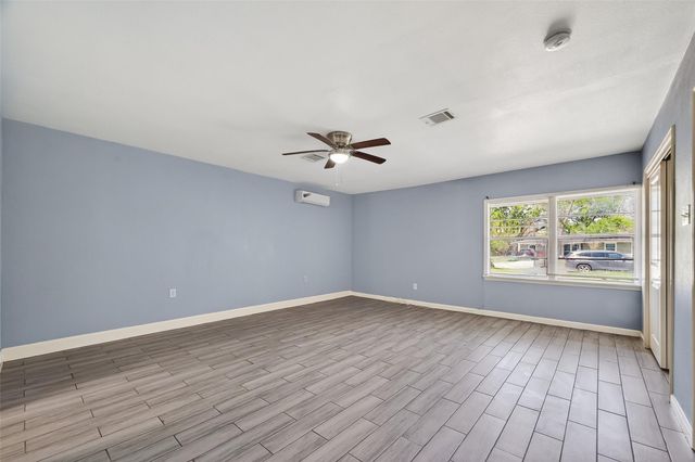 6022 Lyndhurst Drive, Houston, TX 77033