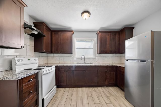 6022 Lyndhurst Drive, Houston, TX 77033
