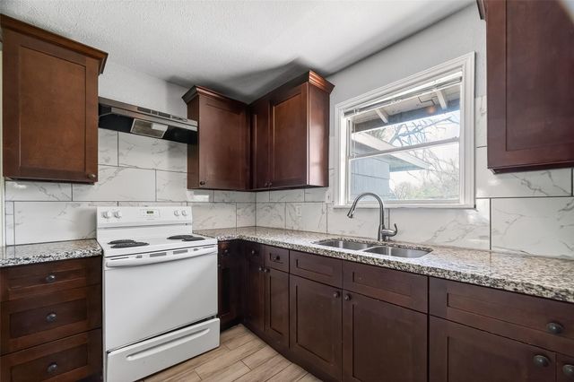 6022 Lyndhurst Drive, Houston, TX 77033