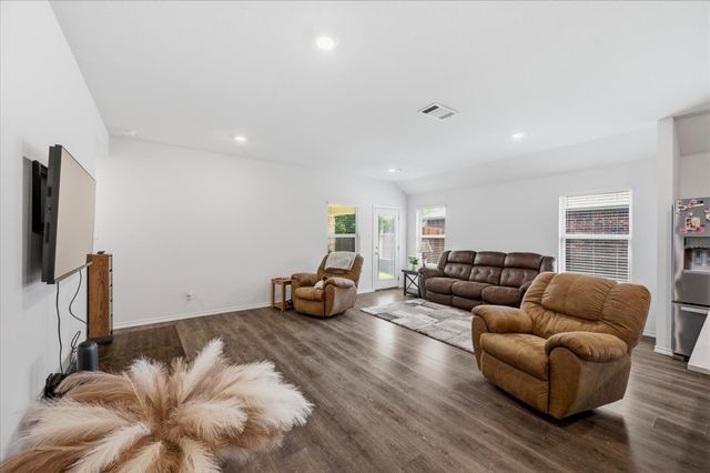 279 Thoroughbred Street, Waxahachie, TX 75165