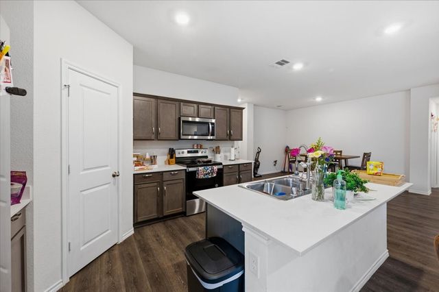279 Thoroughbred Street, Waxahachie, TX 75165