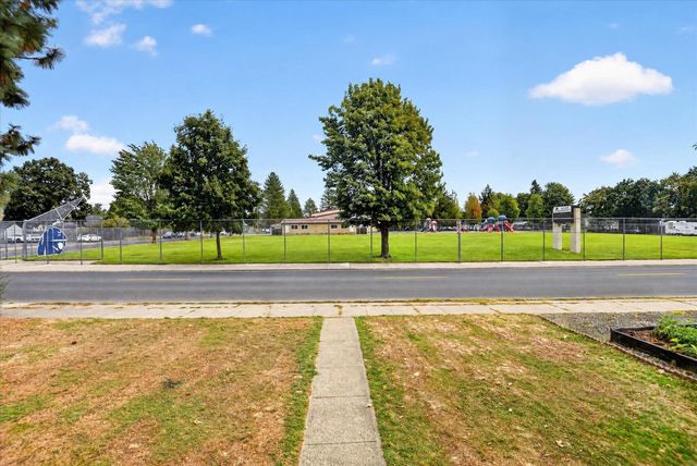4323 N Wall St, Spokane, WA 99205