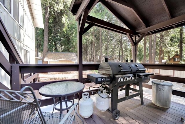 4381 Park Woods Dr, Pollock Pines, CA 95726