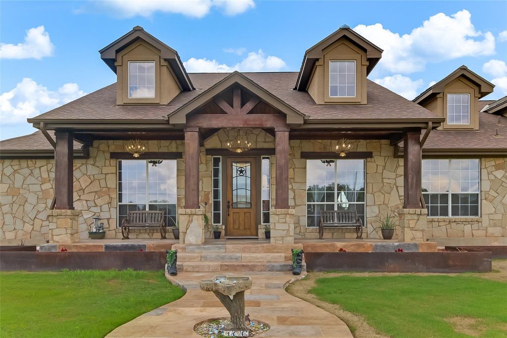 106 Deep Lake DR, Liberty Hill, TX 78642