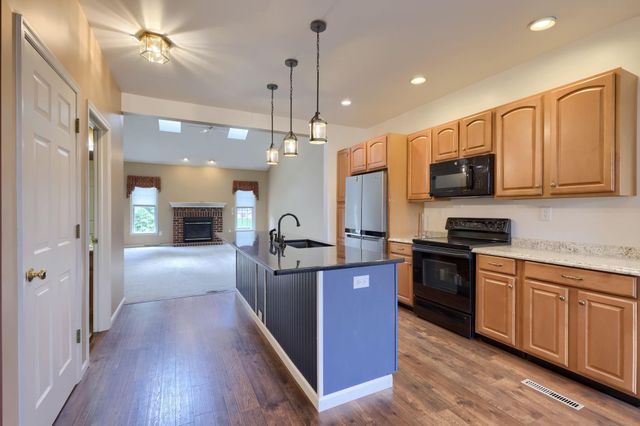 15 WEAVER AVE, Ephrata, PA 17522