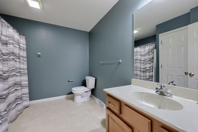 15 WEAVER AVE, Ephrata, PA 17522