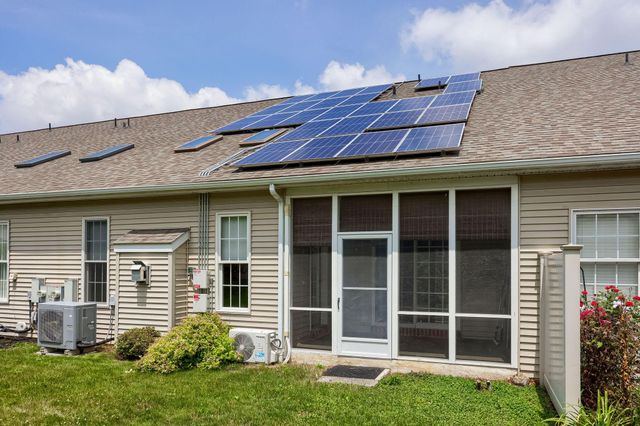 15 WEAVER AVE, Ephrata, PA 17522