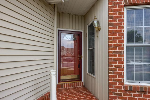 15 WEAVER AVE, Ephrata, PA 17522