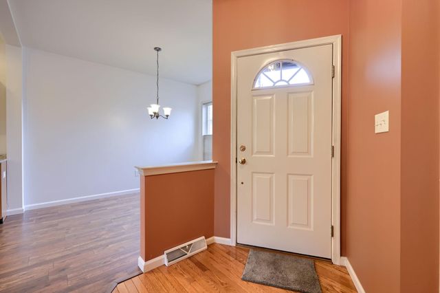 15 WEAVER AVE, Ephrata, PA 17522