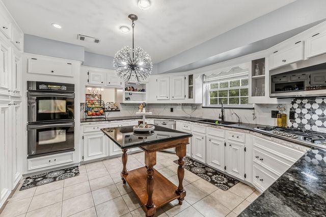30 Royal Dalton Circle, Conroe, TX 77304