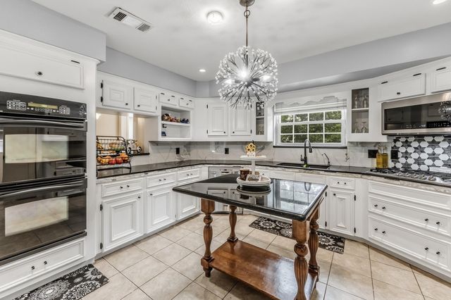 30 Royal Dalton Circle, Conroe, TX 77304