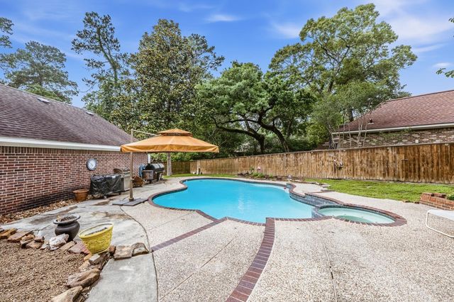 30 Royal Dalton Circle, Conroe, TX 77304