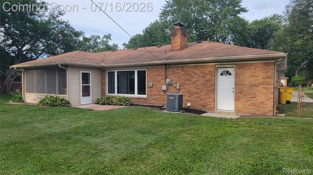45437 Hecker Drive, Utica, MI 48317