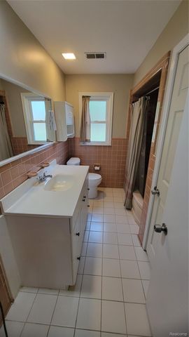45437 Hecker Drive, Utica, MI 48317