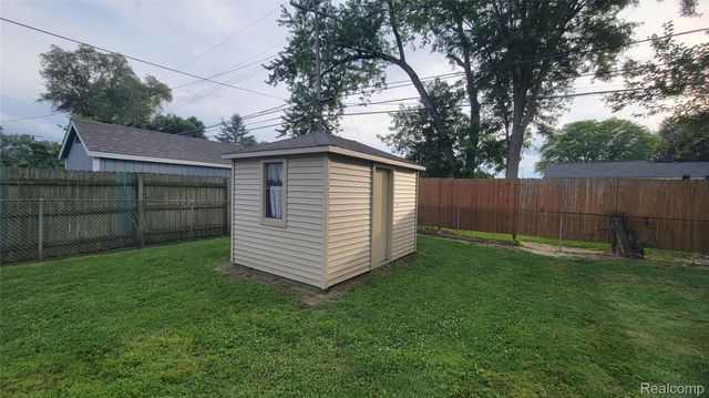 45437 Hecker Drive, Utica, MI 48317