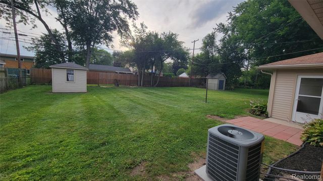 45437 Hecker Drive, Utica, MI 48317
