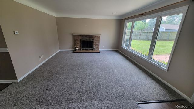 45437 Hecker Drive, Utica, MI 48317