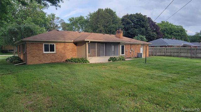 45437 Hecker Drive, Utica, MI 48317