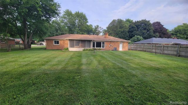 45437 Hecker Drive, Utica, MI 48317