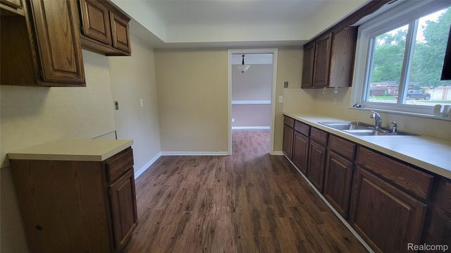 45437 Hecker Drive, Utica, MI 48317