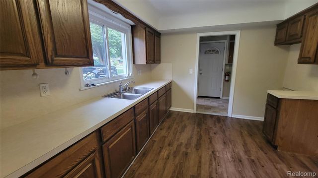 45437 Hecker Drive, Utica, MI 48317