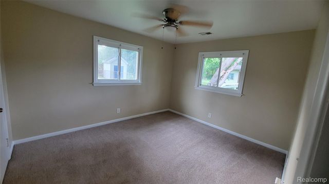 45437 Hecker Drive, Utica, MI 48317