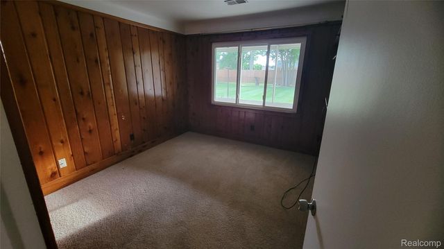 45437 Hecker Drive, Utica, MI 48317