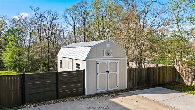 17901 Wigeon Trail Drive, College Station, TX 77845