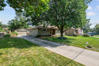 6823 NW Golden Lane, Des Moines, IA 50313