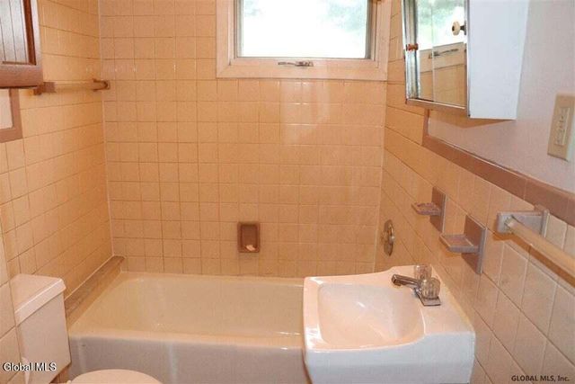 1114 9th Avenue, Schenectady, NY 12303