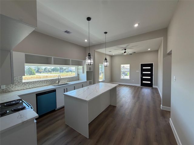 1610 George Avenue, Richmond, TX 77469