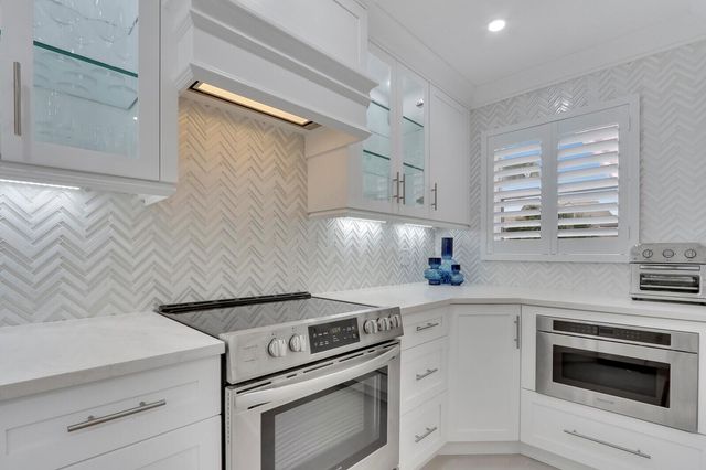 3306 Fairway Drive N, Jupiter, FL 33477