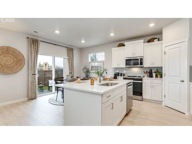 3696 Sw BINFORD Ave, Gresham, OR 97080